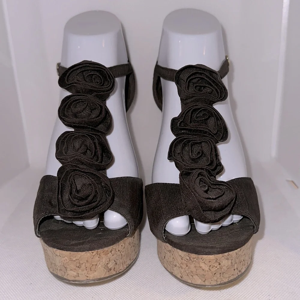 Steve Madden Brown Fabric and Cork Wedges with Rosettes Size 8 - GUC